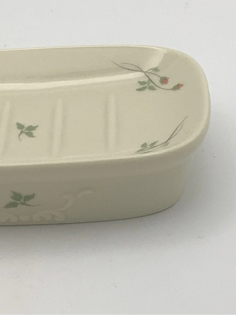 Lenox Cream Rose Manor Soap Dish with Pink Rosebuds